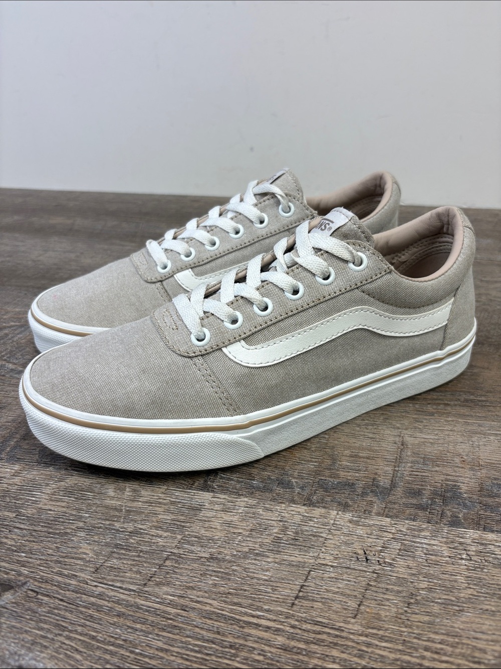 Vans Ward Women’s Tan Beige Canvas Low Top Sneakers Size 10